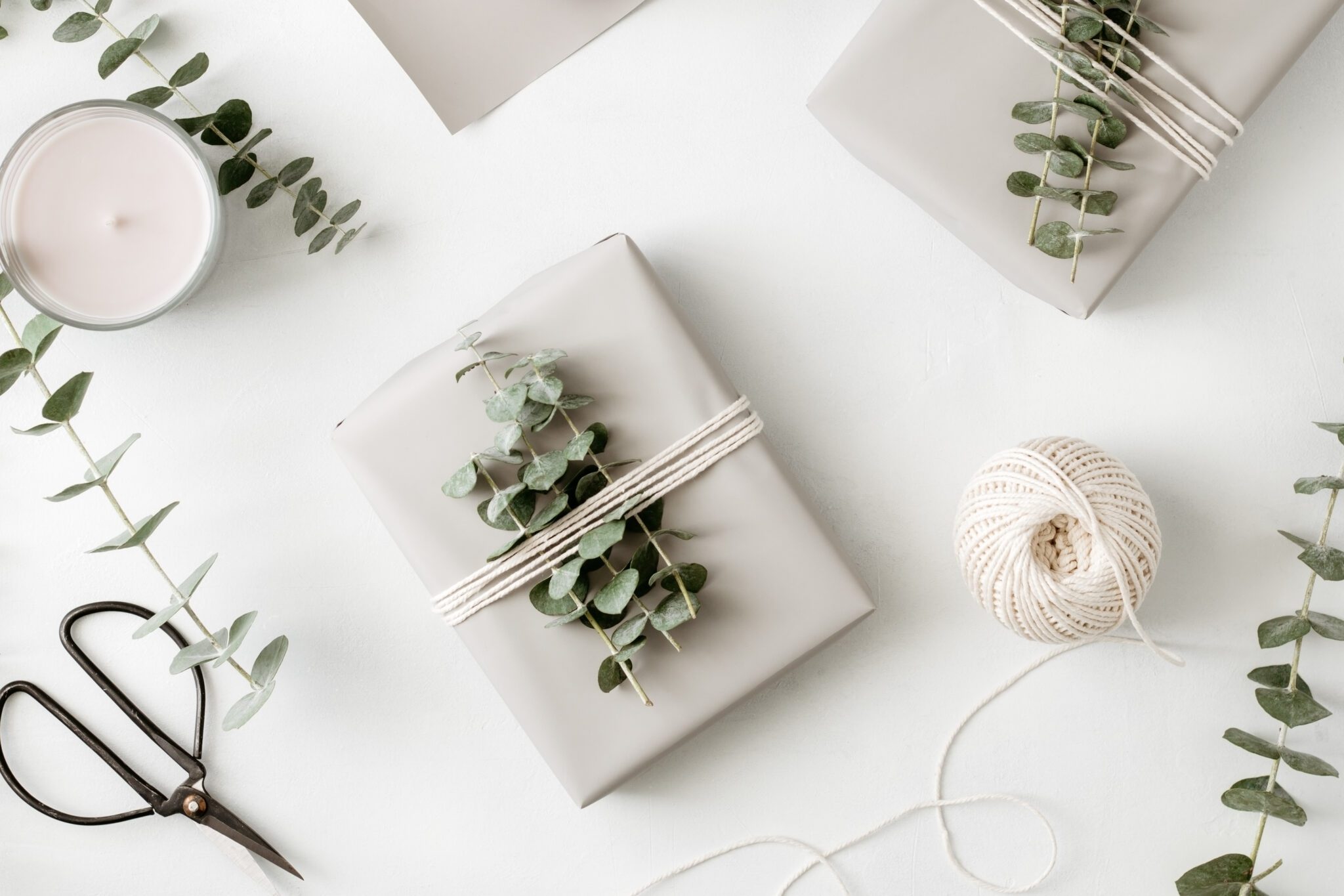 Gift box with minimalist style wrapping design